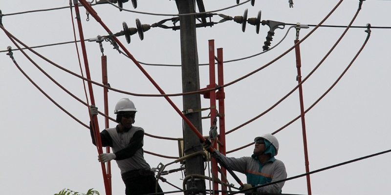 pekerja-pln