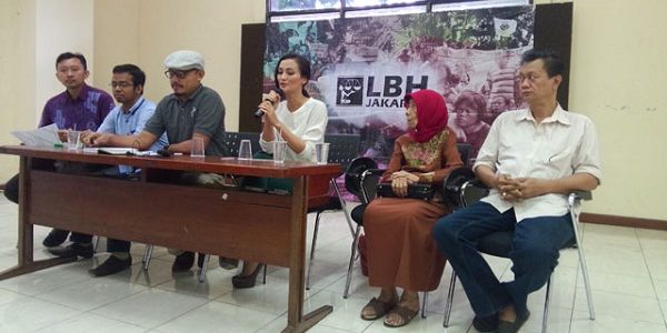 nenek_asyani_mencuri_hati_atiqah_hasiholan_top