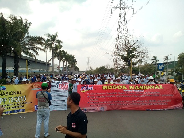 Hari Pertama Unjuk Rasa & Mogok Nasional Buruh Diwarnai Penghadangan ...