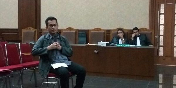 direktur_LBH_Jakarta_berikan_kesaksian