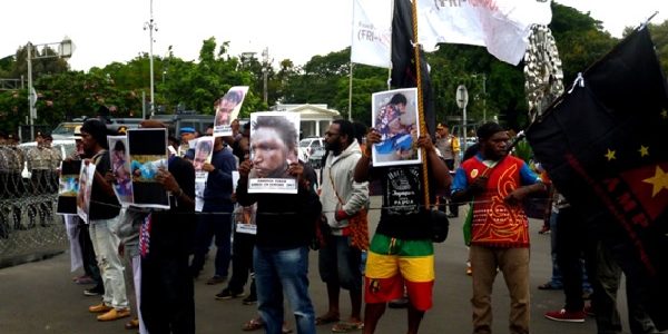 unjuk_rasa_damai_FRIWP_dan_AMP