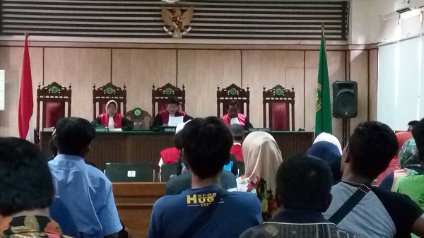 sidang_putusan_sela_nelayan_pulau_pari