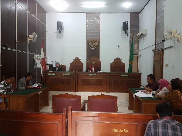 sidang_ganti_rugi_heri_aris_pembacaan_permohonan