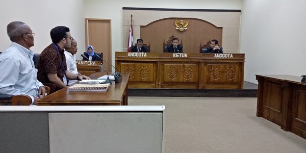 warga_kebun_sayur_ajukan_gugatan_informasi_publik