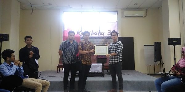 tobing_&_partners_berikan_beasiswa_kalabahu_39