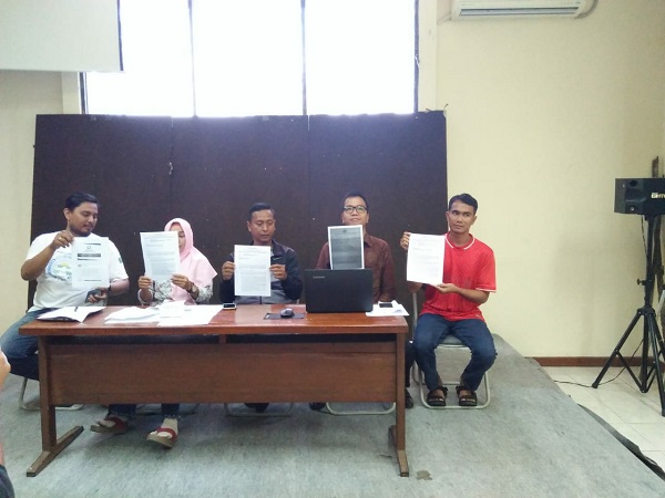 konferensi_pers_koalisi_selamtkan_pulau_pari_kriminalisasi_sulaiman
