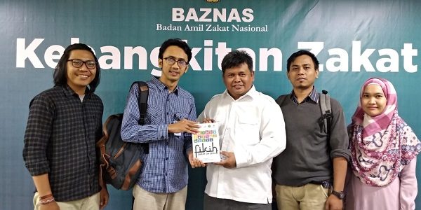zakat_bantuan_hukum_baznas gambar foto bersama LBH Jakarta dengan baznas