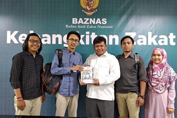 gambar foto bersama LBH Jakarta dengan baznas