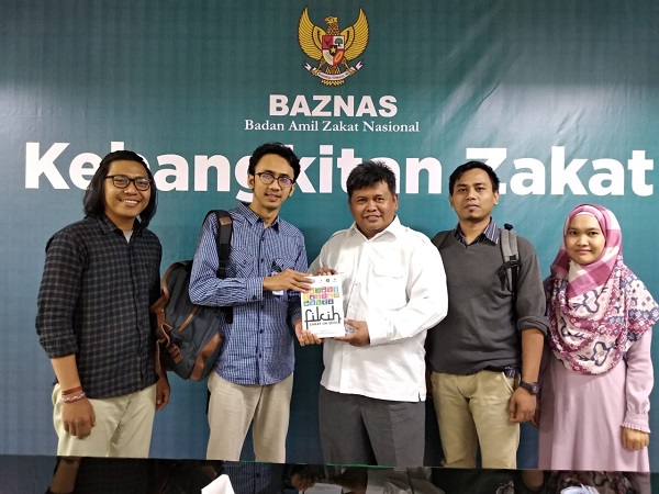gambar foto bersama LBH Jakarta dengan baznas