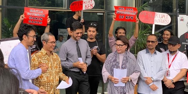 penyerahan_laporan_hasil_penyelidikan_independen_novel_baswedan