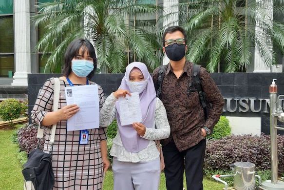 LBH Jakarta_bersama_Perwakilan_Korban_Pinjol_Kirim_Notifikasi_ke_OJK