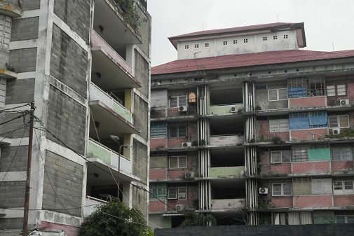 Gambar rusunami petamburan dari area parkir