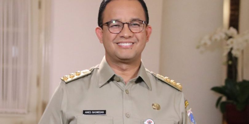 Anies BAswedan Anies Baswedan foto dengan seragam Gubernur