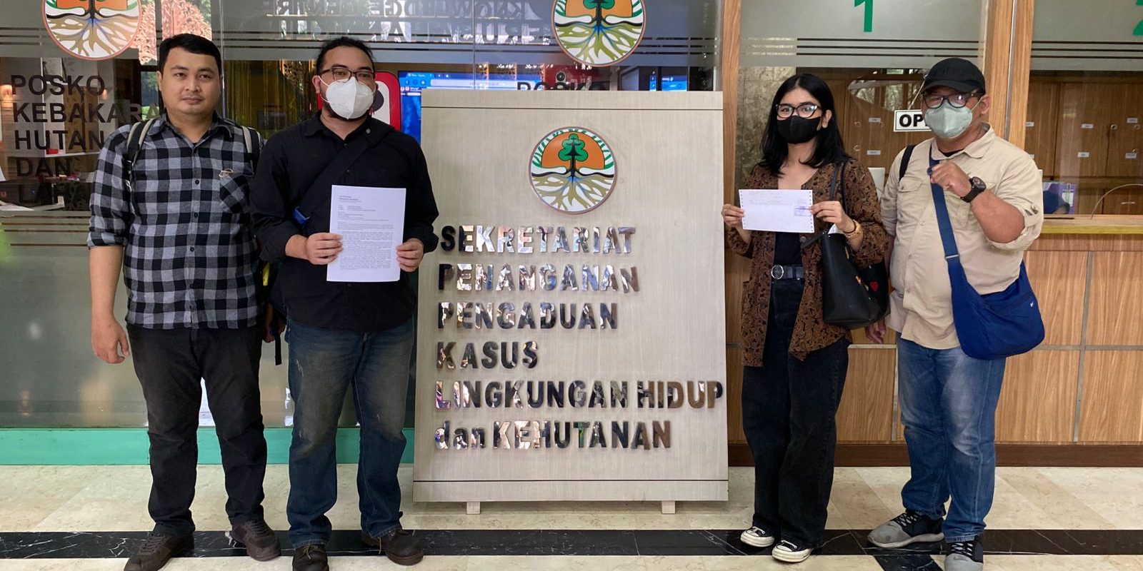WhatsApp Image 2022-12-01 at 11.20.56 Tim Advokasi mengantarkan surat keberatan administratif di KLHK