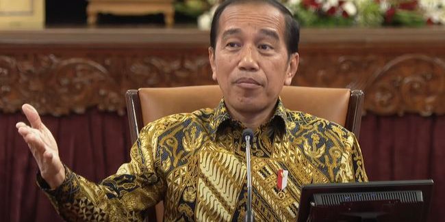 Jokowi Sedang Berbicara menggunakan Batik Tangkapan Layar Youtube Sekretariat Negara