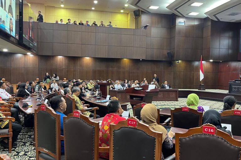 MK TOLAK PERMOHONAN MASYARAKAT SIPIL: PPN BISA NAIK SAMPAI 15% MK TOLAK PERMOHONAN MASYARAKAT SIPIL: PPN BISA NAIK SAMPAI 15%