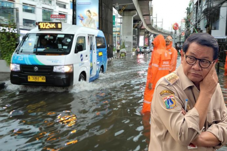 Kendaraan melewati banjir di lampu merah Fatmawati, Jakarta, Kamis (30/10/2025). Jakarta diguyur hujan deras sore ini. Titik genangan banjir pun muncul di Jalan Fatmawati Raya, Kebayoran Baru, Jakarta Selatan. (Sumber Foto: CNBC dan VOI)
